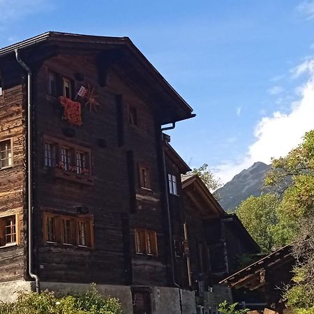 Heimeliges Walliserhaus Fiesch Kültér fotó