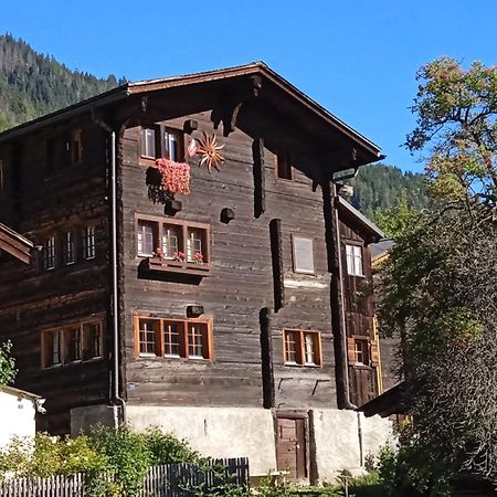 Heimeliges Walliserhaus Fiesch Kültér fotó