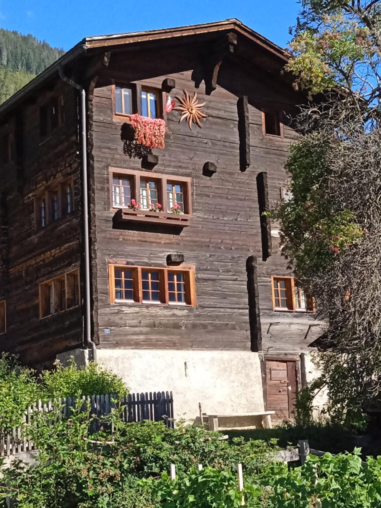 Heimeliges Walliserhaus Fiesch Kültér fotó